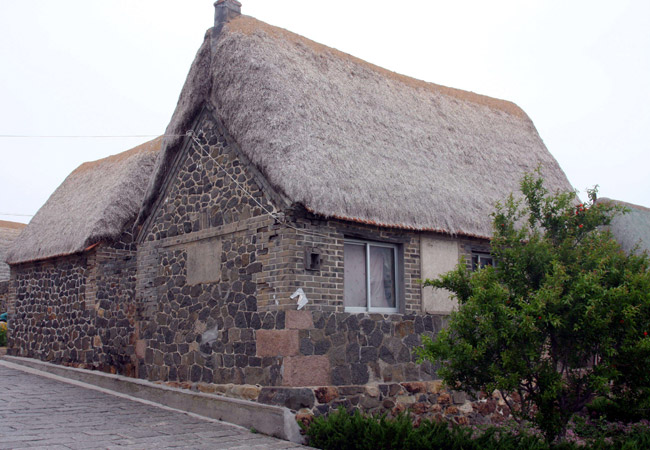 详解墙面石材与顶面交接收口工艺